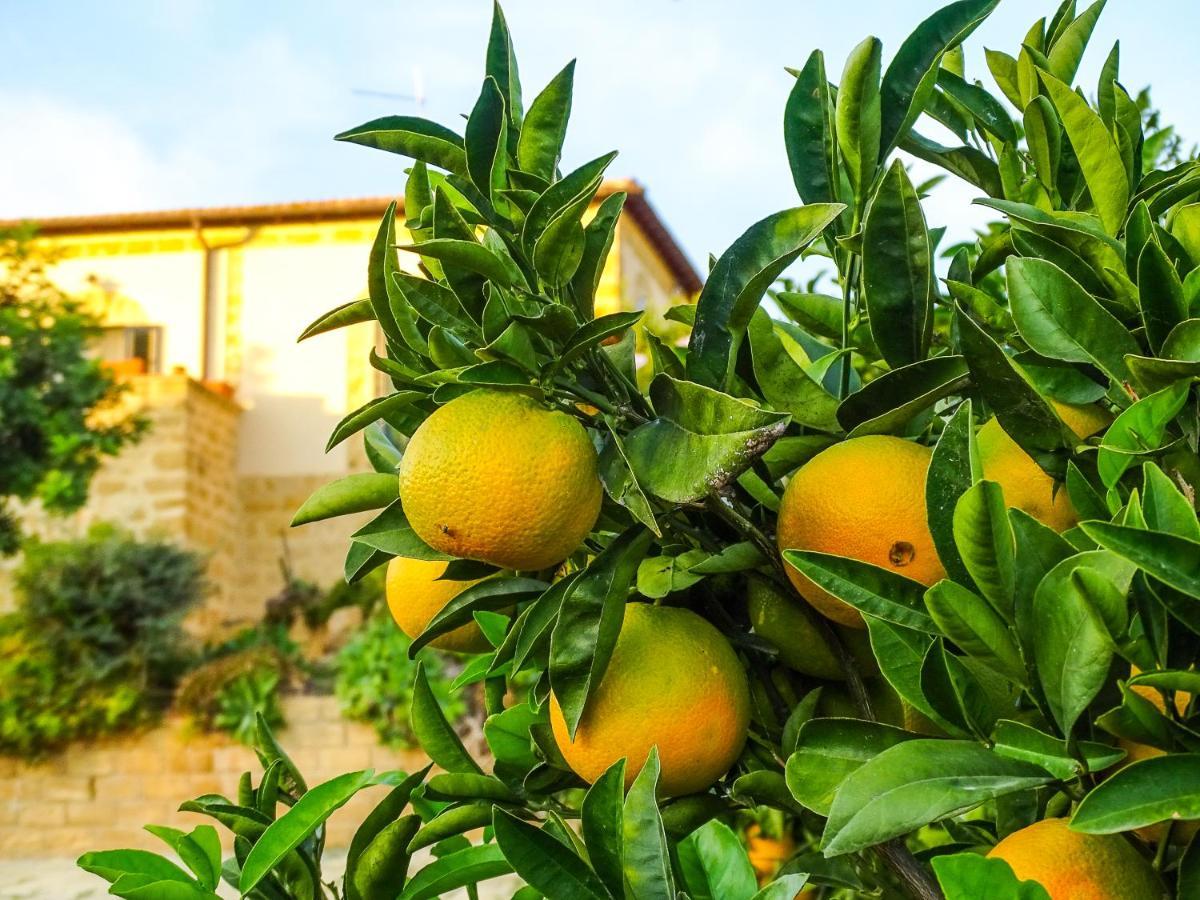 Villa La Lumia B&B Suites & Apartments Agrigente Extérieur photo
